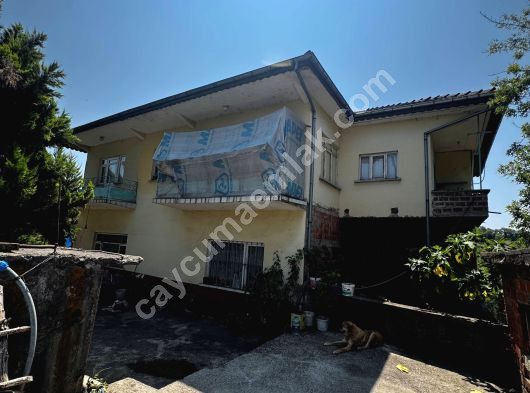 ÇAYCUMA KÖY İÇİNDE SATILIK 3 KATLI MÜSTAKİL EV + 1610m2 ARSASI